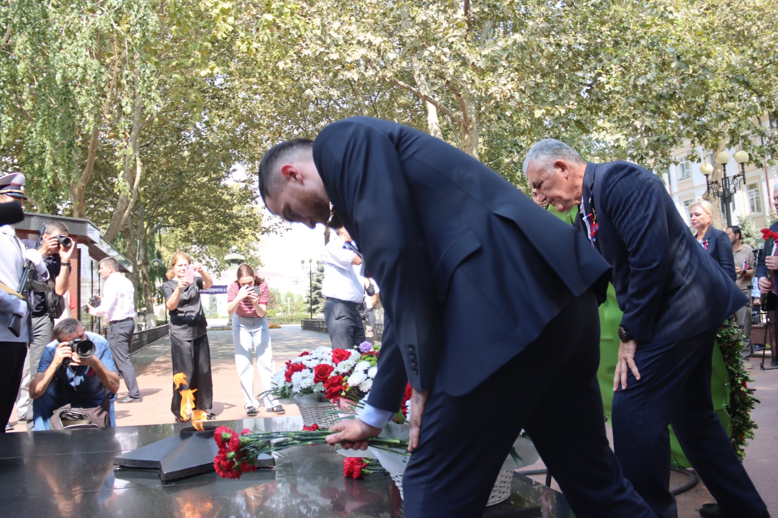 В единстве против террора: памятная церемония в Махачкале